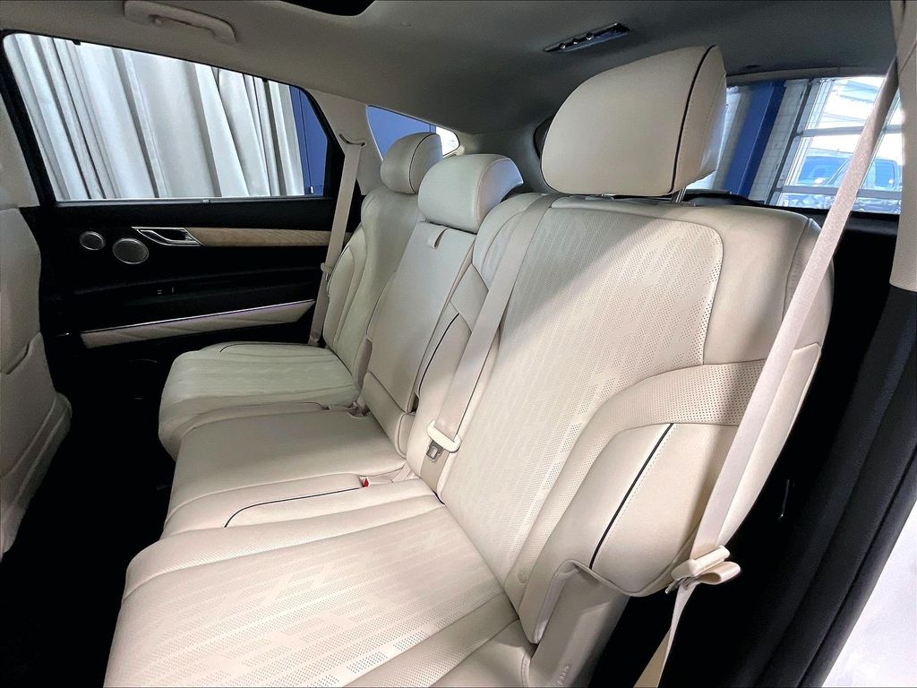 2023 Genesis GV80 — photo 15