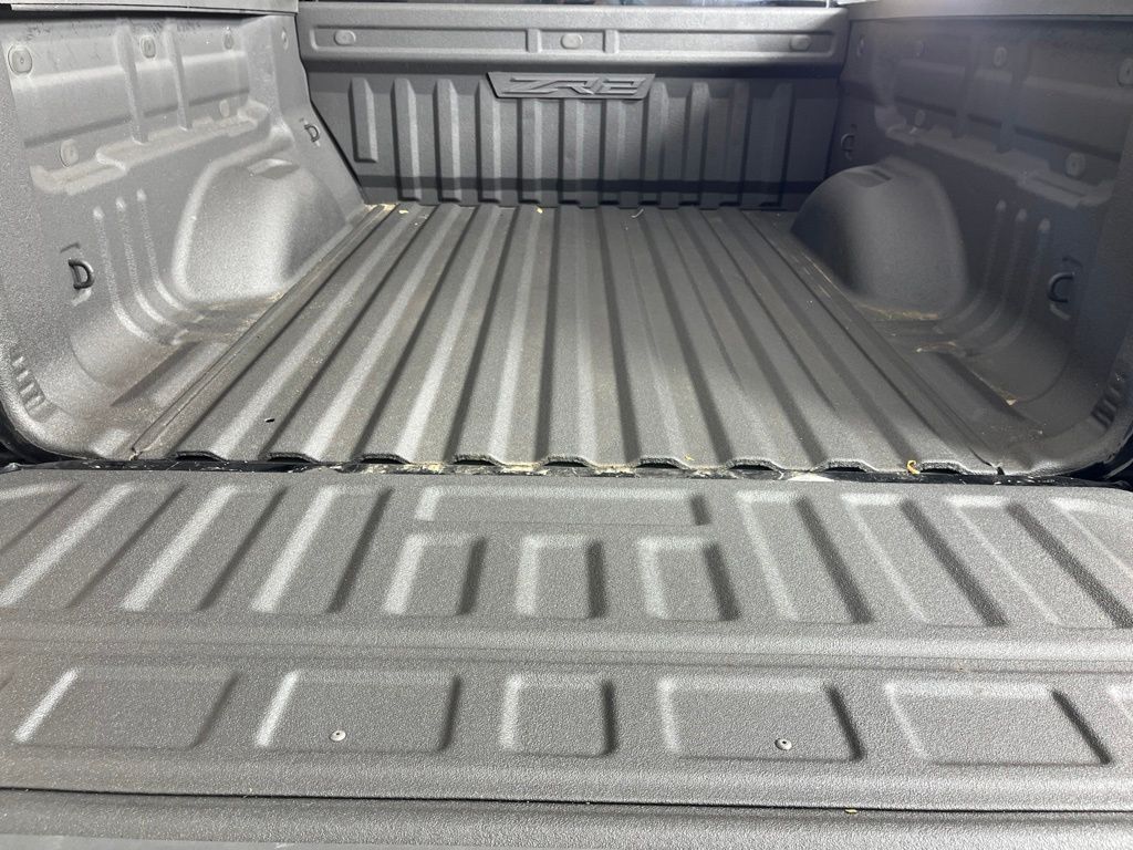 Thumbnail: 2021 Chevrolet Colorado - 26