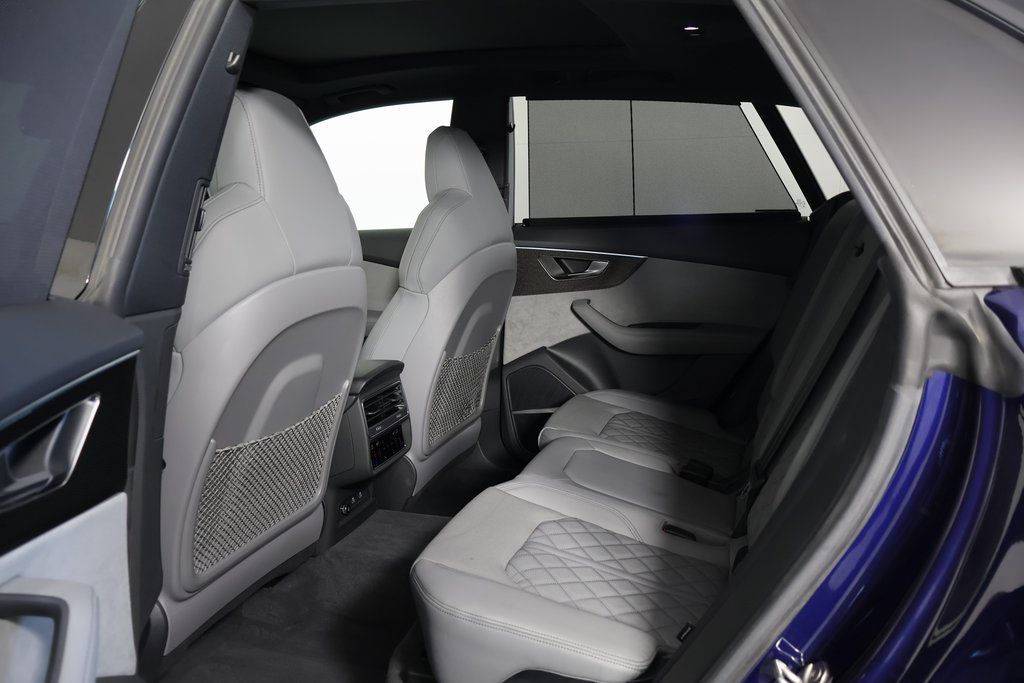 Thumbnail: 2023 Audi SQ8 - 11