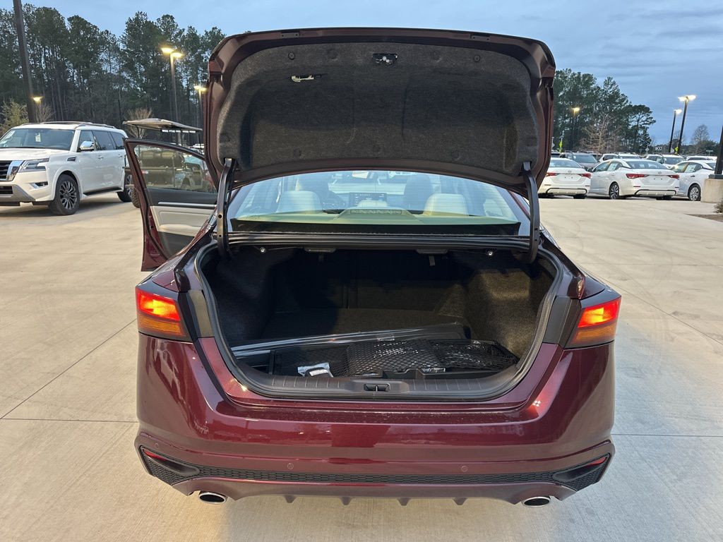 2025 Garnet Pearl Metallic Nissan Altima 2.5 SL FWD Sedan