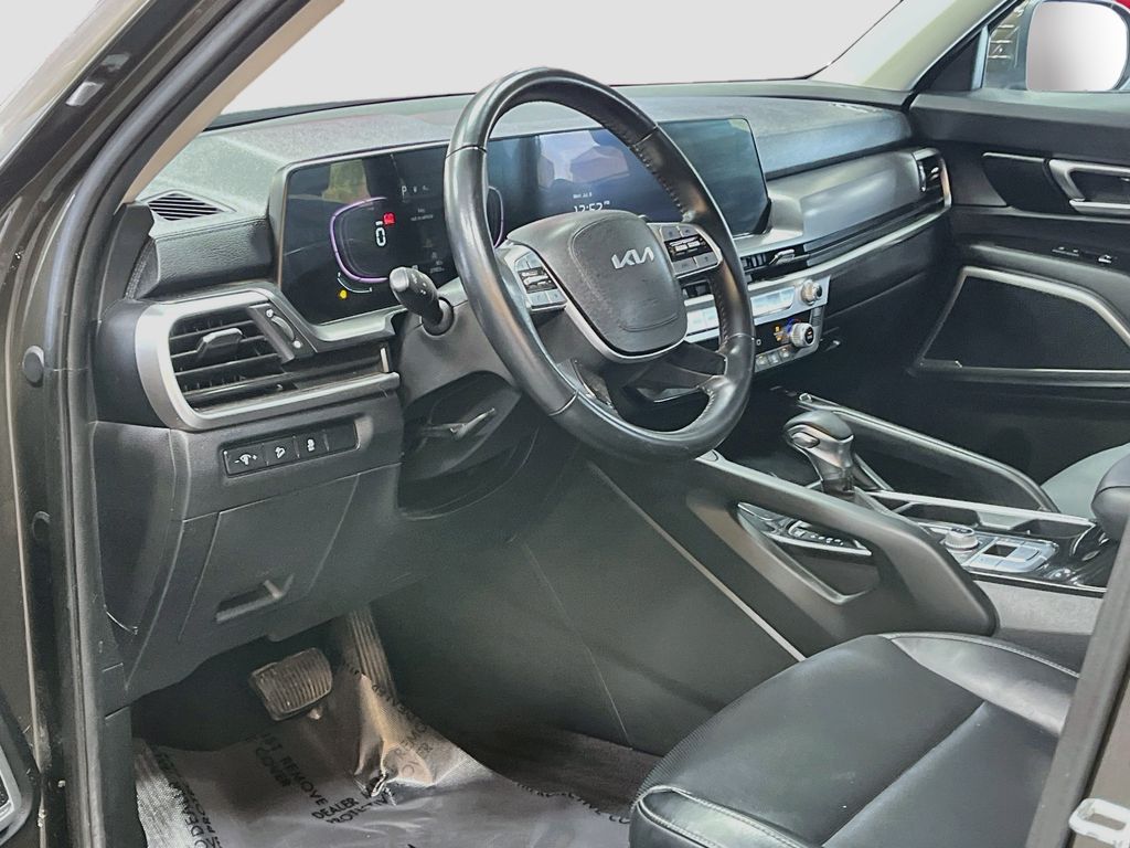 Used 2023 Dark Moss Kia S image 9