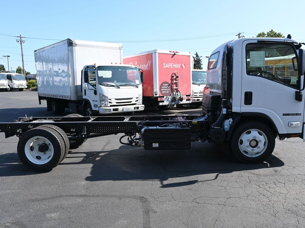 2025 Isuzu NPR XD 