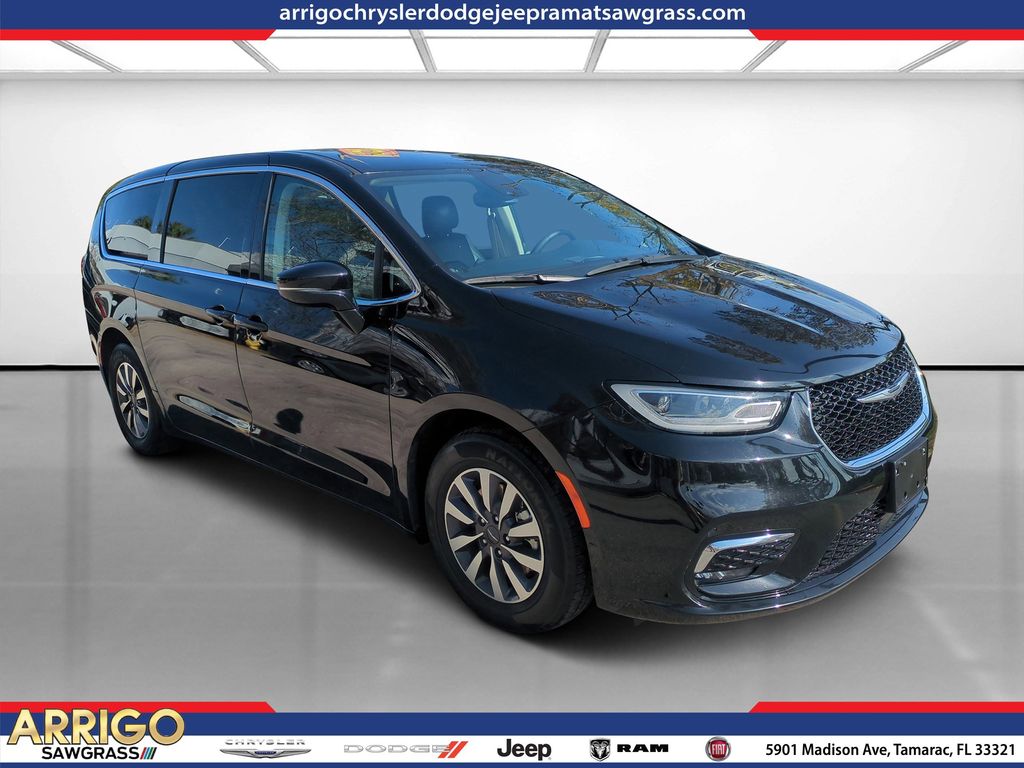 2024 Chrysler Pacifica PHEV Select