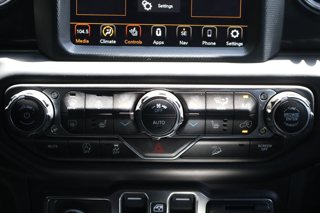 Thumbnail: 2021 Jeep Wrangler - 19