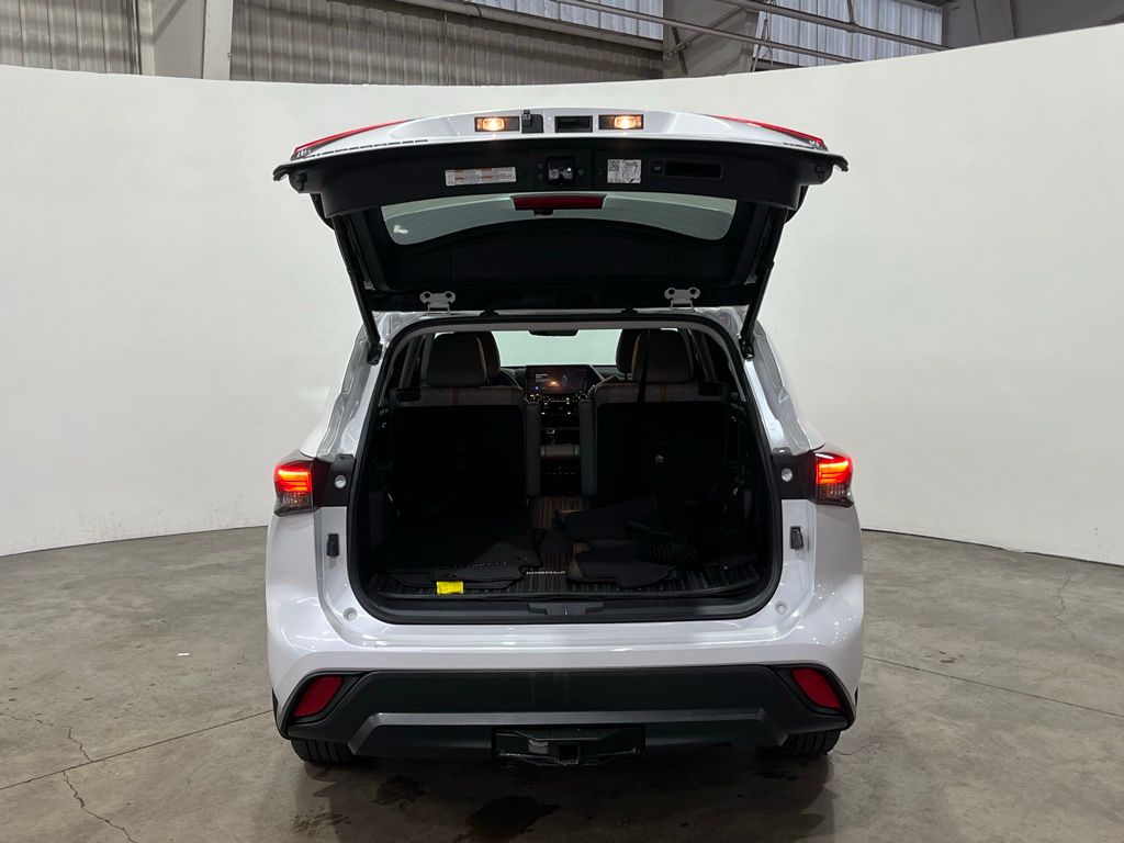 2023 Toyota Highlander Hybrid Bronze Edition