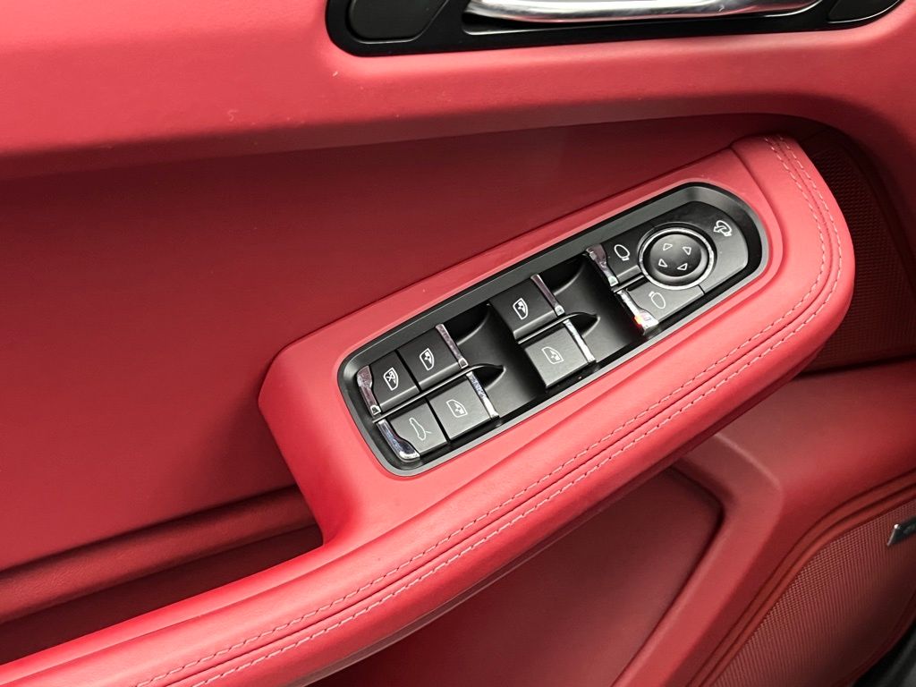 Thumbnail: 2024 Porsche Macan - 29