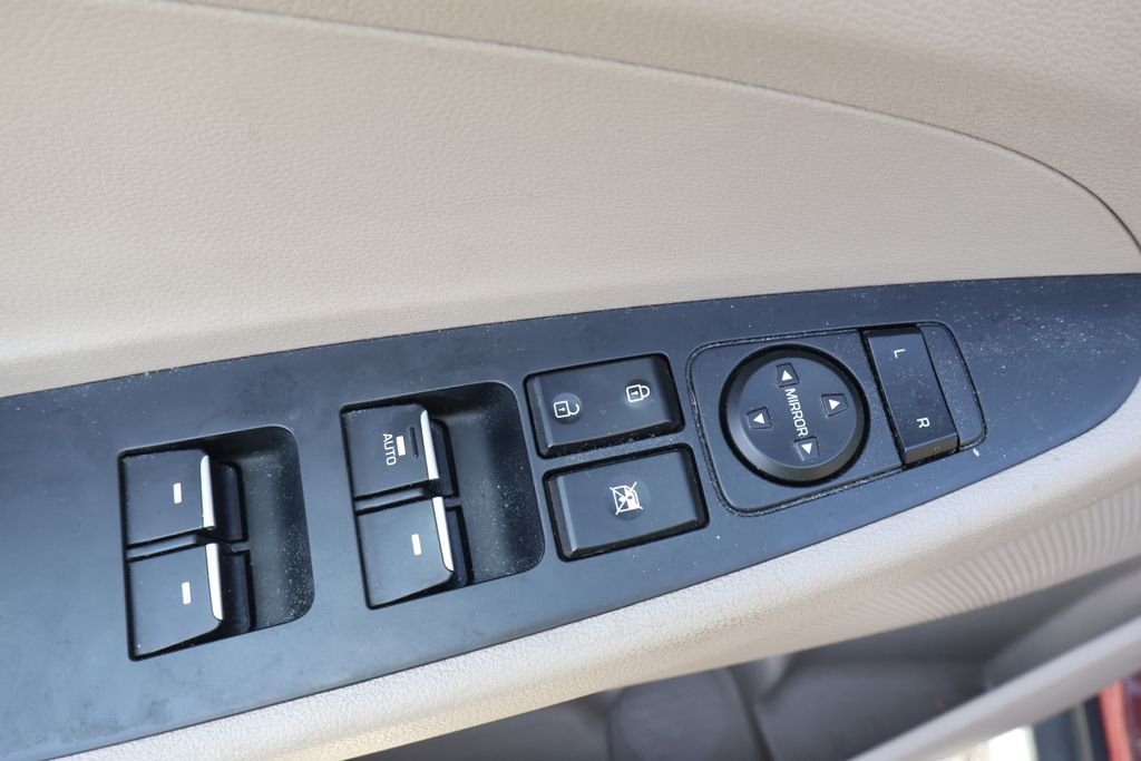 Thumbnail: 2019 Hyundai Tucson - 12