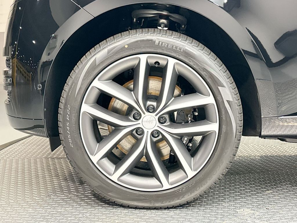 2025 Land Rover Range Rover SE 4