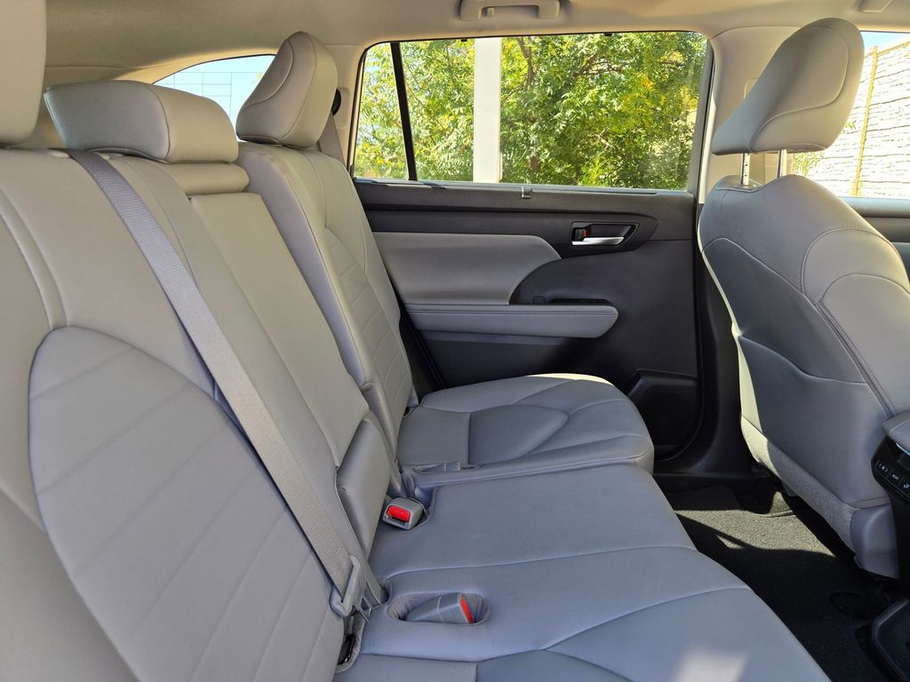 Used 2021 Toyota Highlander SUV