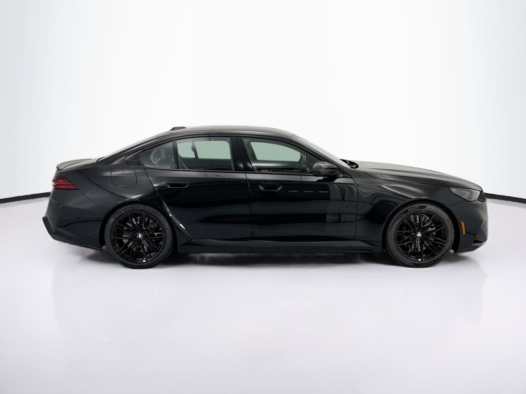 Thumbnail: 2027 BMW M5 - 4