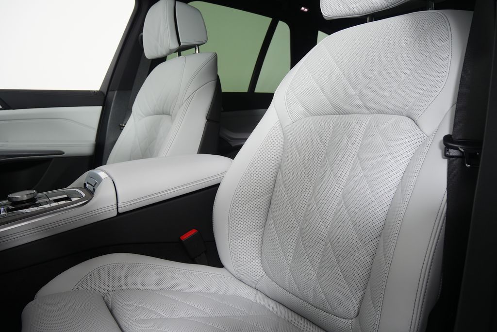 Thumbnail: 2026 BMW X5 - 8
