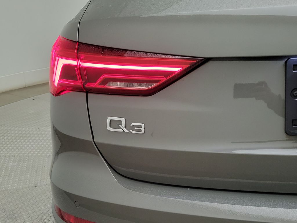 Thumbnail: 2023 Audi Q3 - 9