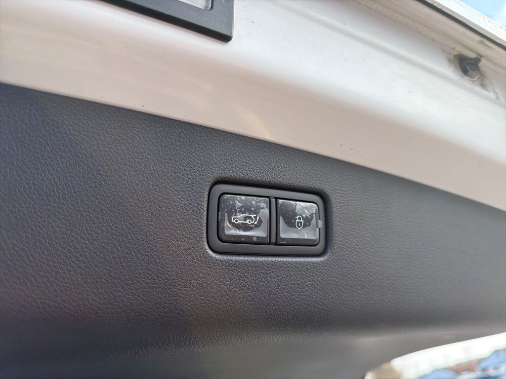 Thumbnail: 2025 Genesis GV70 - 23