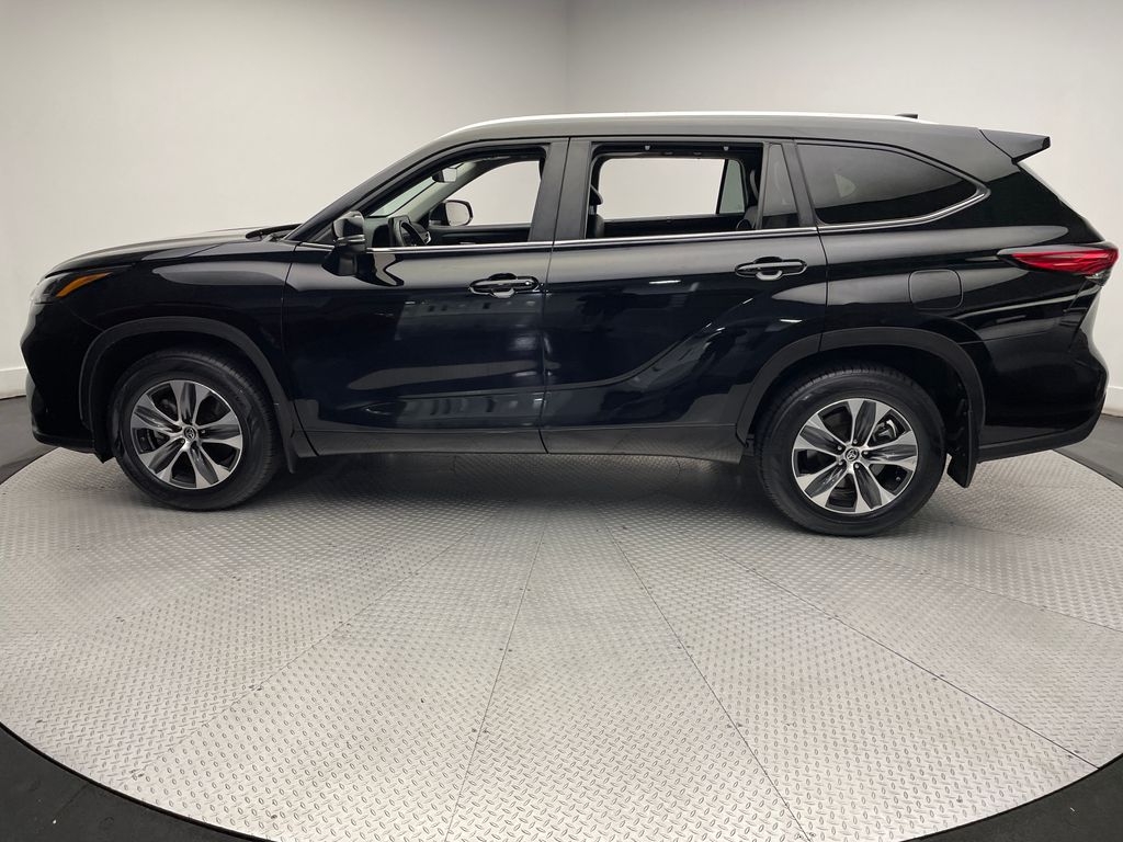 2023 Toyota Highlander XLE 8