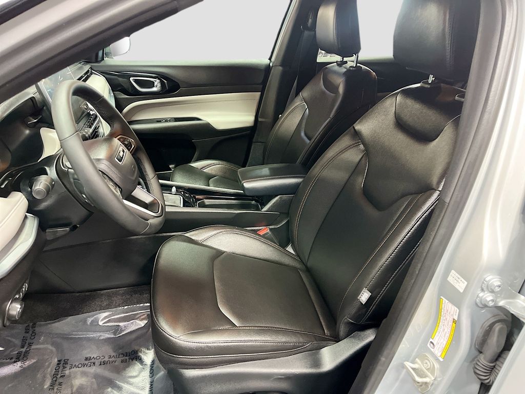 Used 2024 Silver Jeep Limited image 20