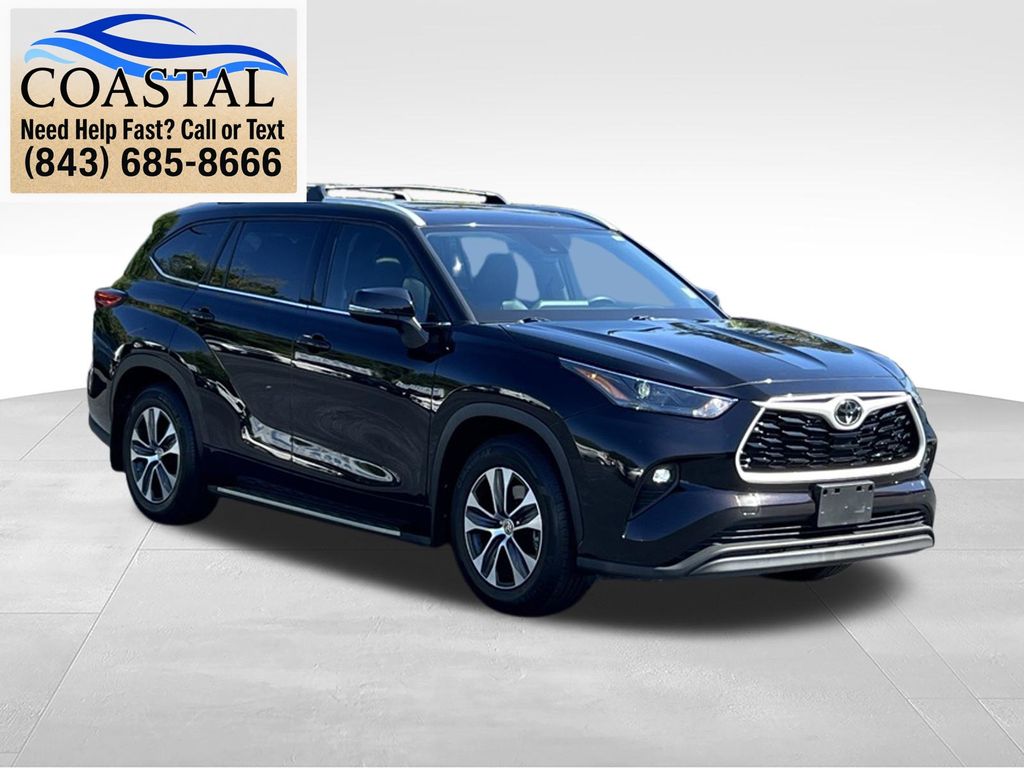 2022 Toyota Highlander XLE Brown at Davis Toyota of Orangeburg