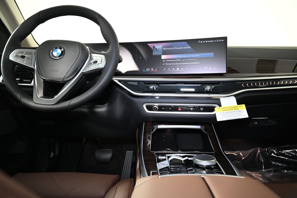 Thumbnail: 2026 BMW X7 - 16