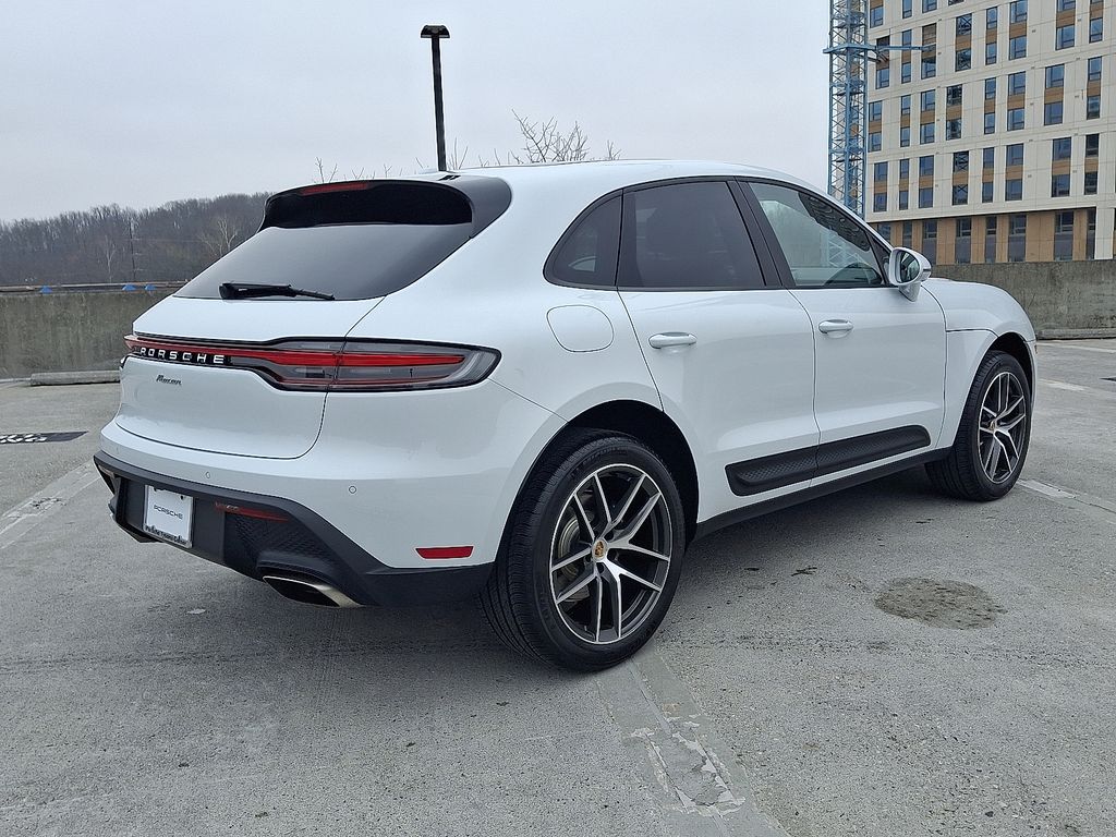 Thumbnail: 2026 Porsche Macan - 8