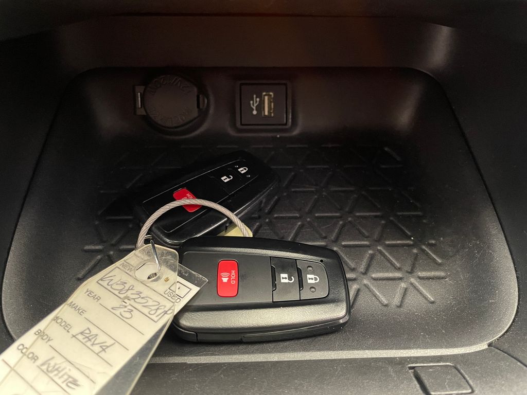 2023 Toyota RAV4 XLE 28