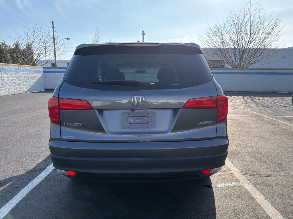 Thumbnail: 2017 Honda Pilot - 3