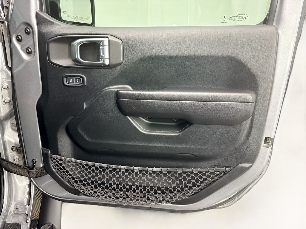 Thumbnail: 2021 Jeep Gladiator - 23