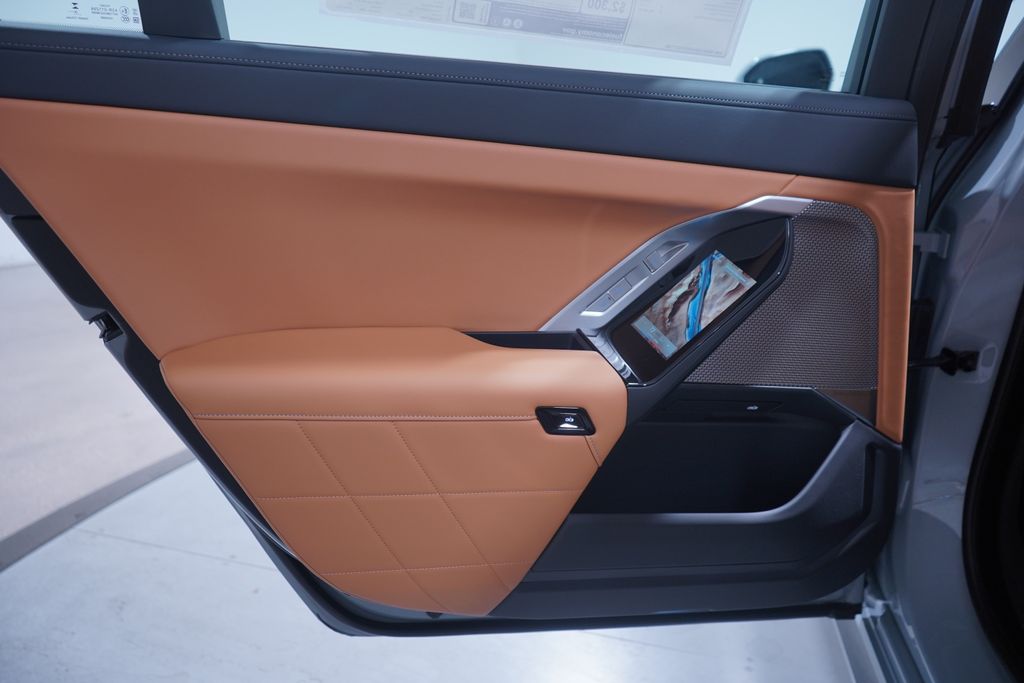 2025 BMW 7 Series 740i 13