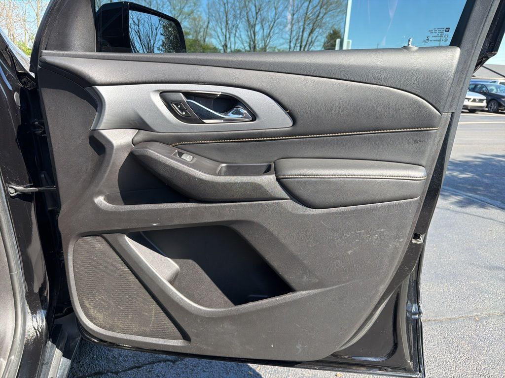 Thumbnail: 2018 Chevrolet Traverse - 26