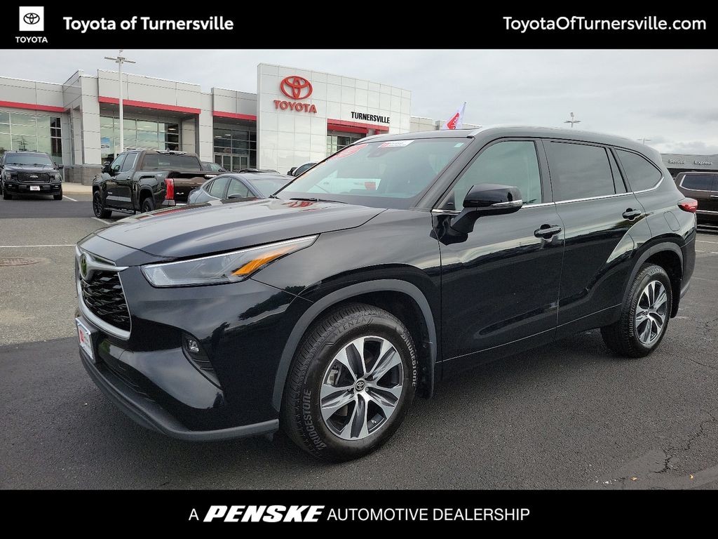 2023 Toyota Highlander XLE -
                Turnersville, NJ