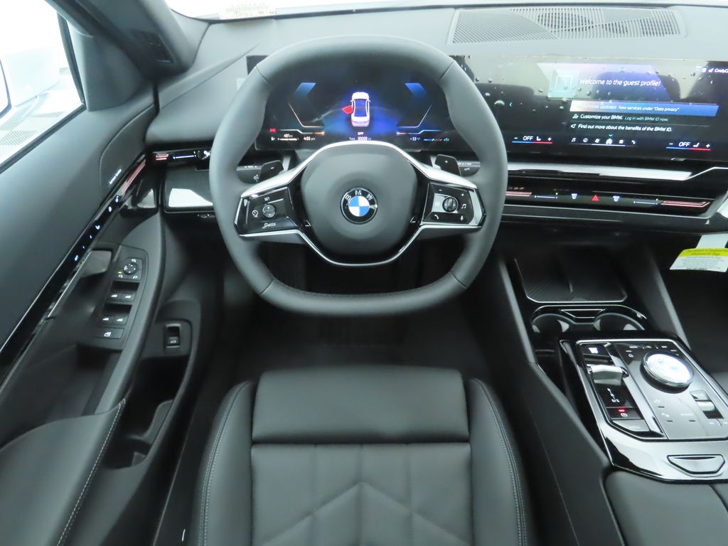 Thumbnail: 2025 BMW 5 Series - 10