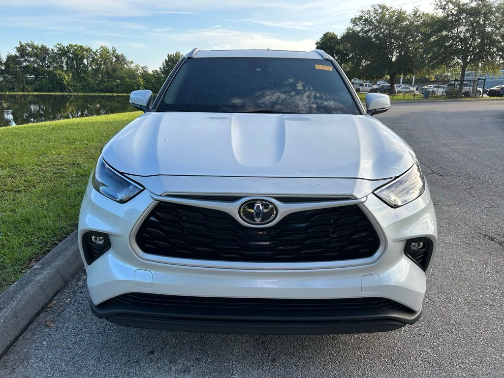 Thumbnail: 2023 Toyota Highlander - 8