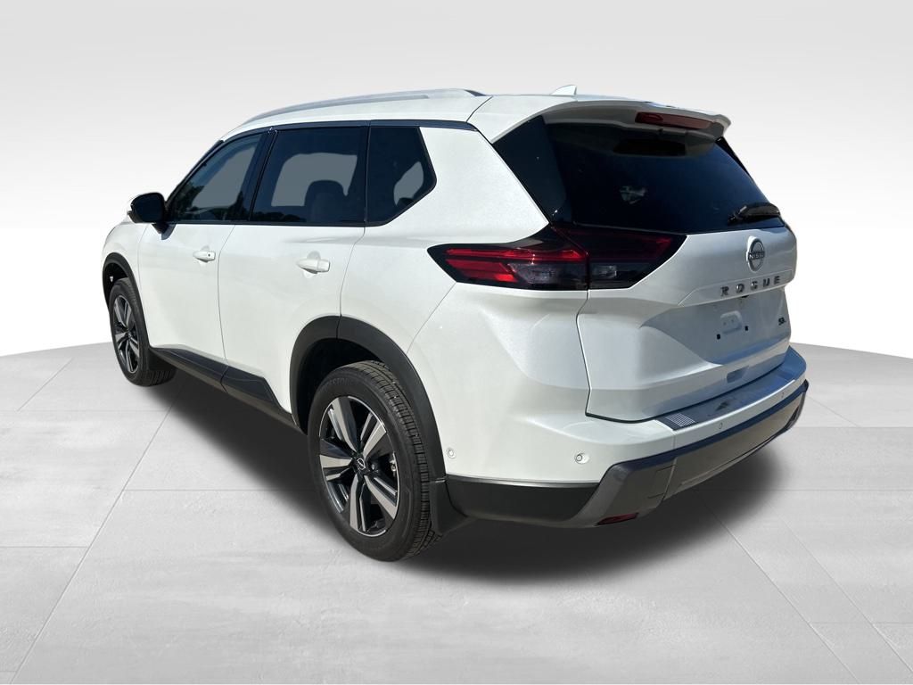2024 Everest White Pearl Nissan Rogue SL FWD SUV