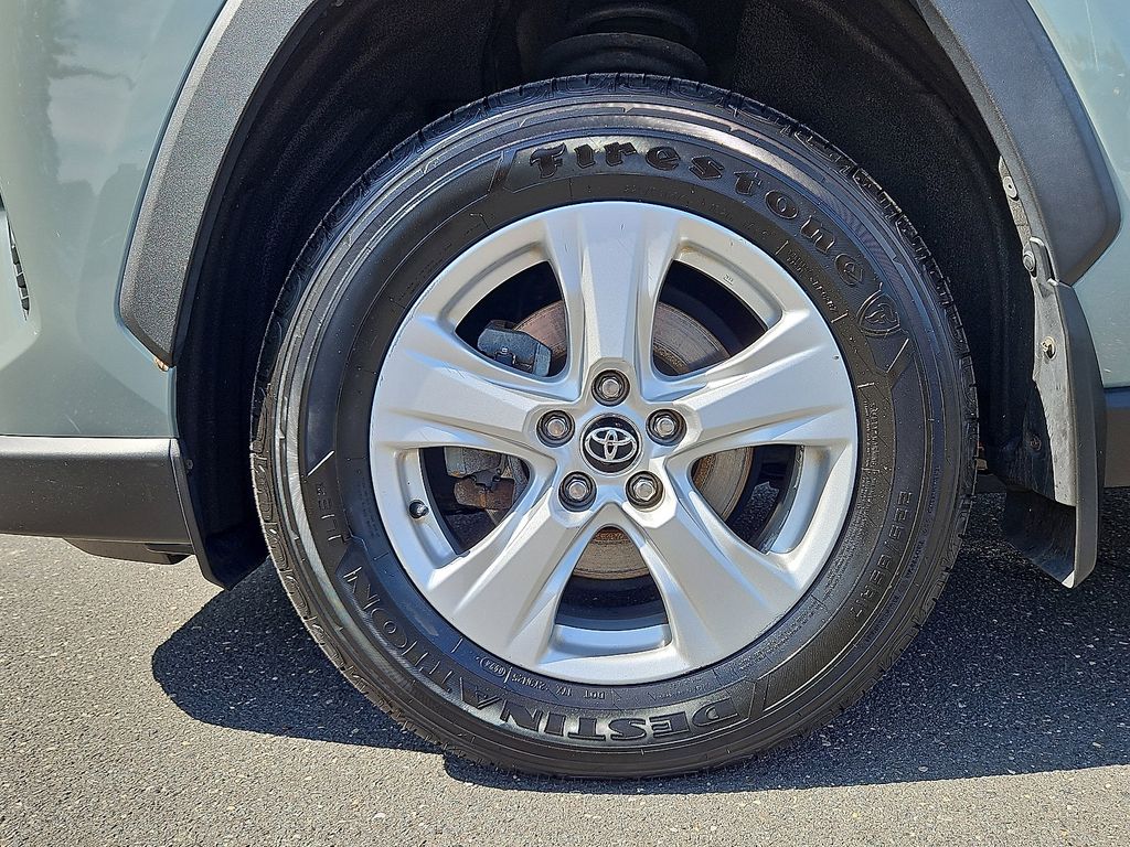 Thumbnail: 2021 Toyota RAV4 - 9