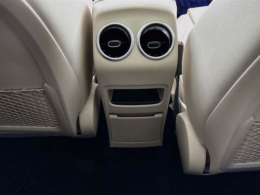 Thumbnail: 2023 Mercedes-Benz GLB - 27