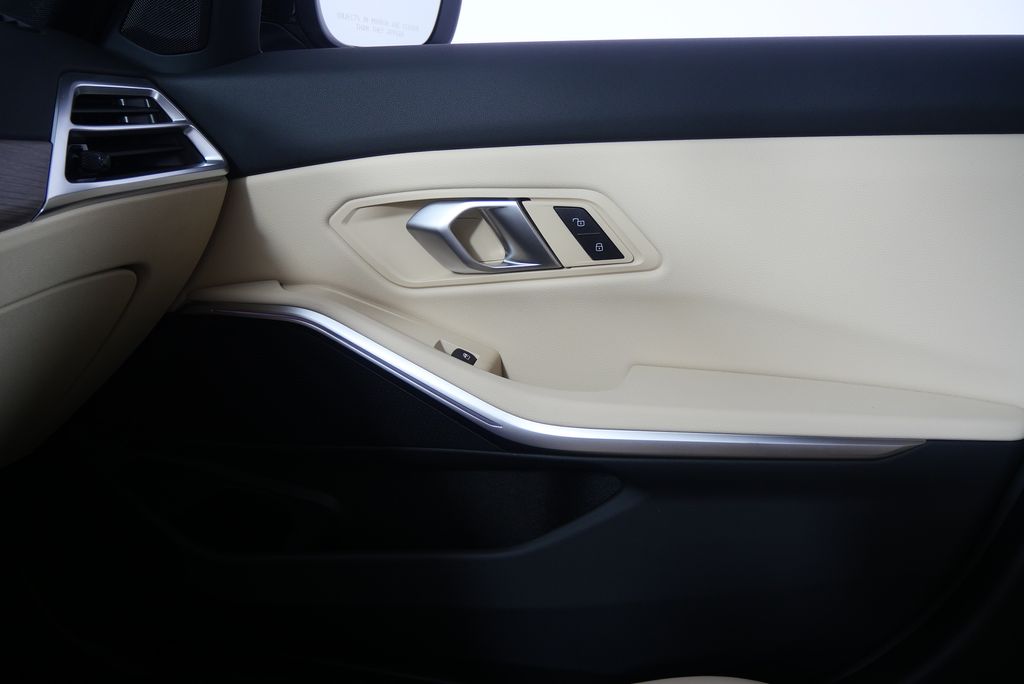 2025 BMW 3 Series 330i 23