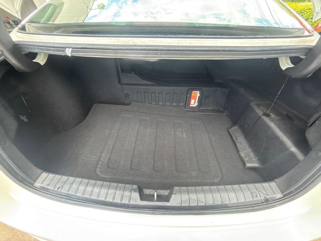Used 2013 White Kia LX image 20