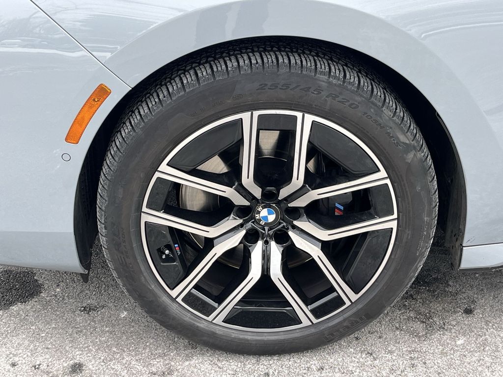 Thumbnail: 2023 BMW 7 Series - 10