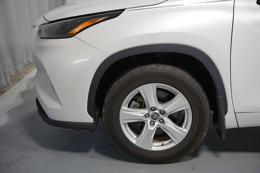 Thumbnail: 2022 Toyota Highlander - 5
