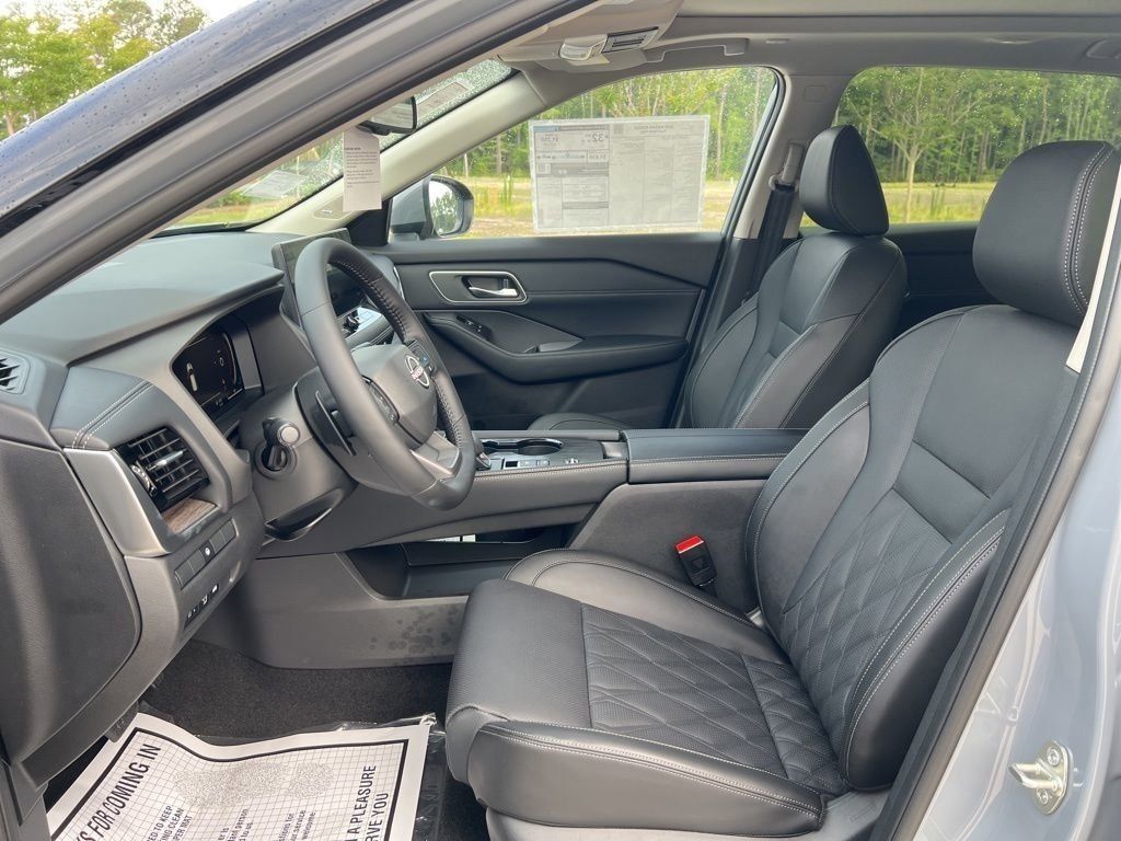 2025 Boulder Gray Pearl Nissan Rogue Platinum FWD SUV