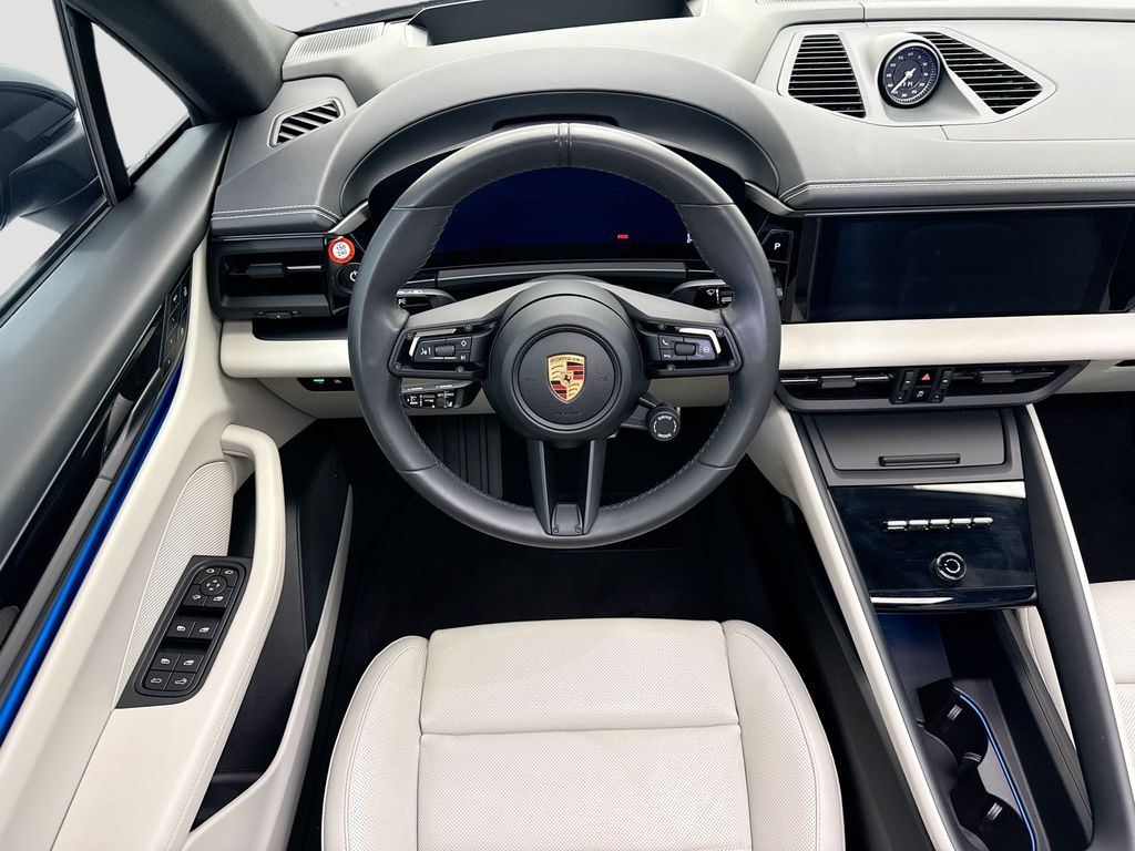 Thumbnail: 2024 Porsche Macan - 12