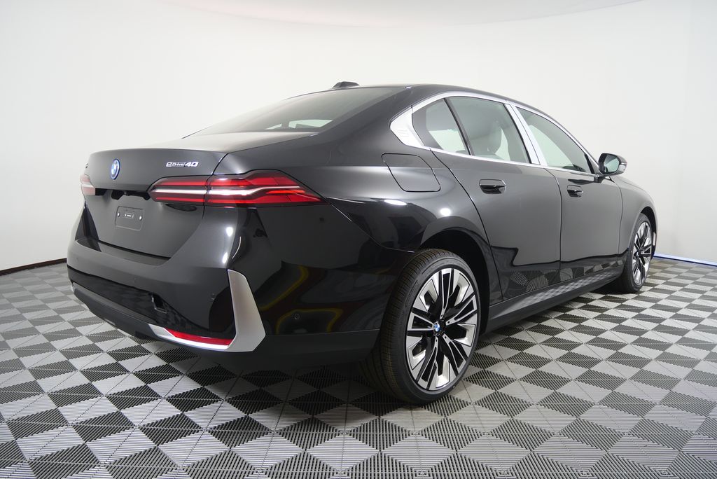 Thumbnail: 2026 BMW i5 - 3