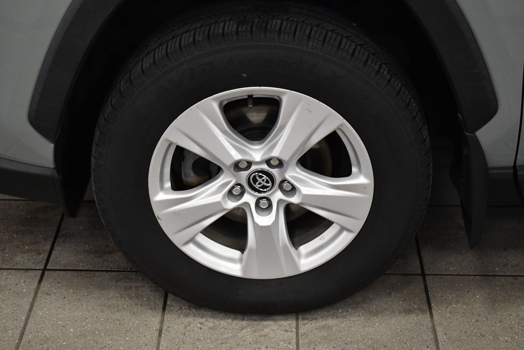 Thumbnail: 2021 Toyota RAV4 - 15