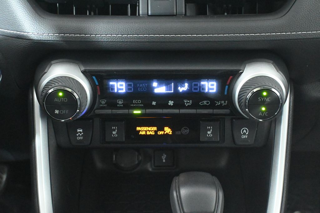 Thumbnail: 2021 Toyota RAV4 - 22