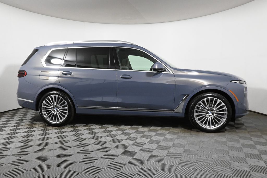 Thumbnail: 2026 BMW X7 - 8