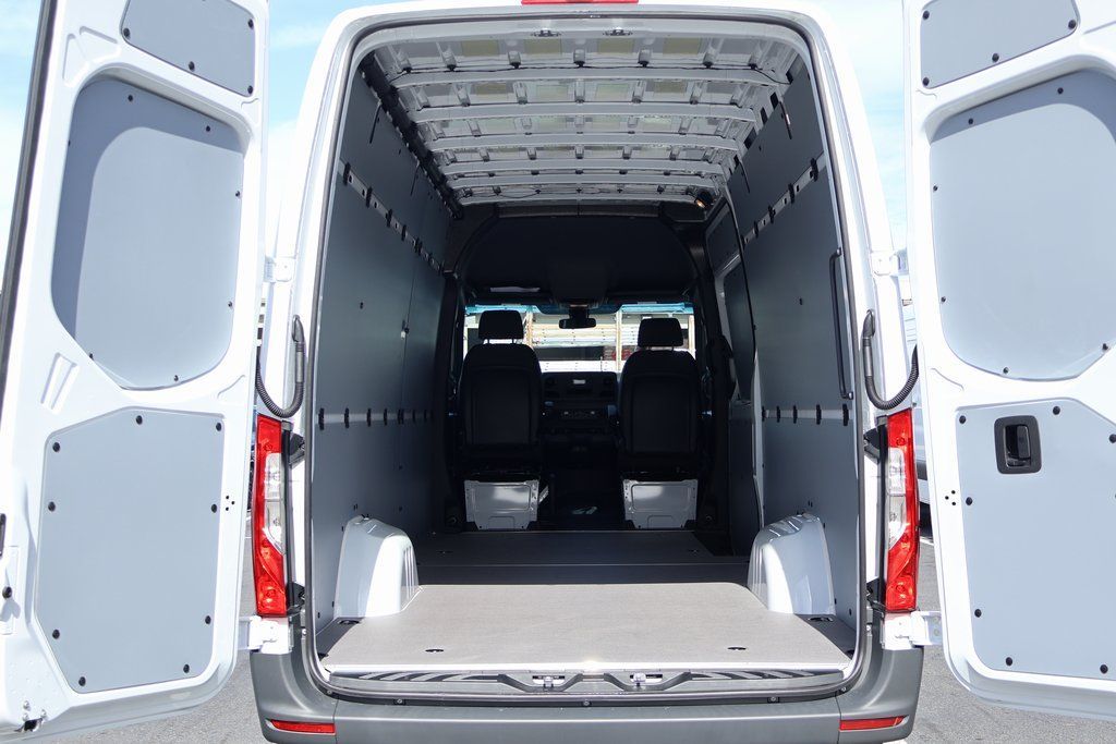 Thumbnail: 2026 Mercedes-Benz Sprinter - 8