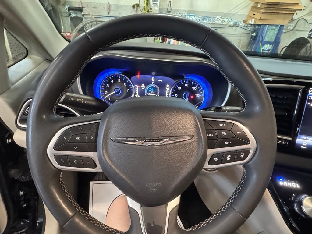 Used 2023 Chrysler Pacifica Van