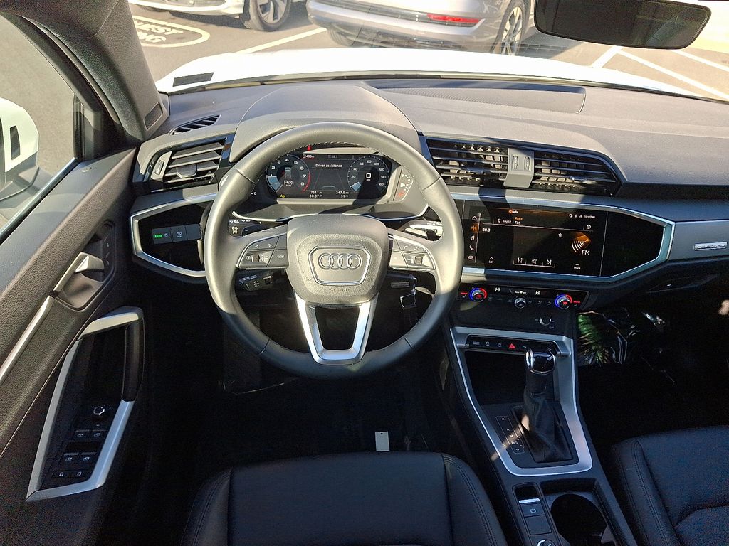 Thumbnail: 2025 Audi Q3 - 11