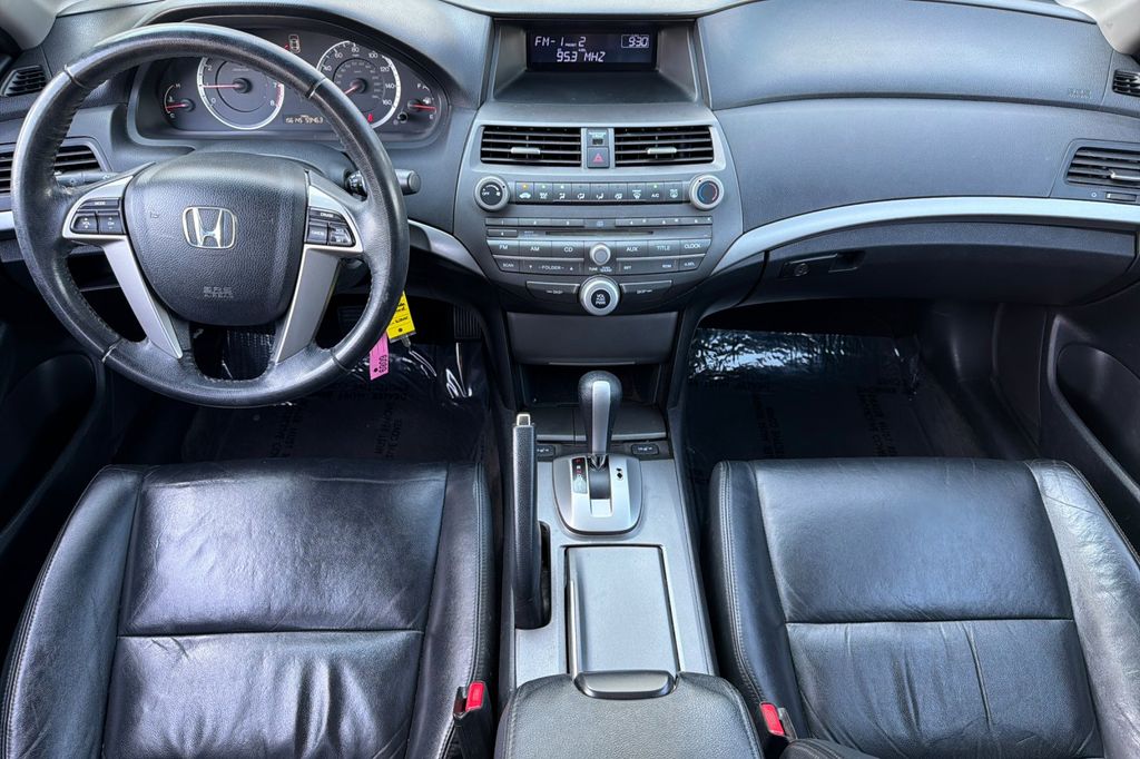 Used 2011 Alabaster Silver Metallic Honda SE image 15