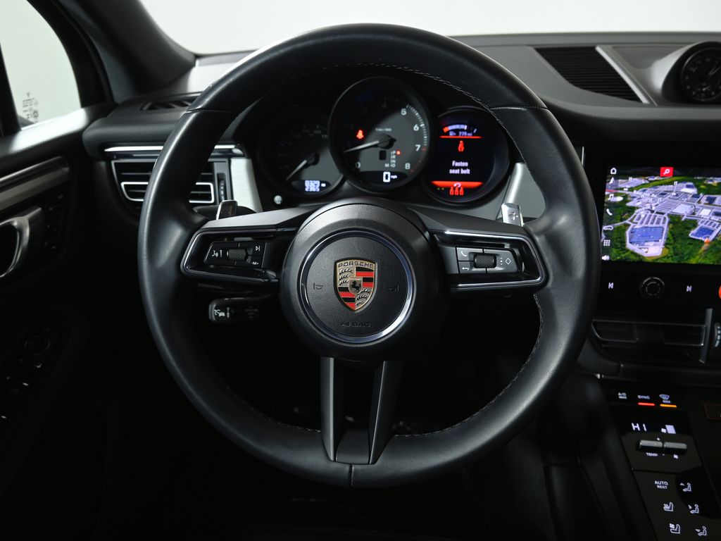 Thumbnail: 2025 Porsche Macan - 18