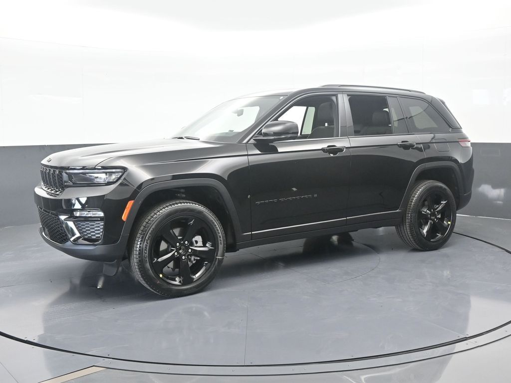 New 2025 Diamond Black Crystal Pearlcoat Jeep Limited image 2