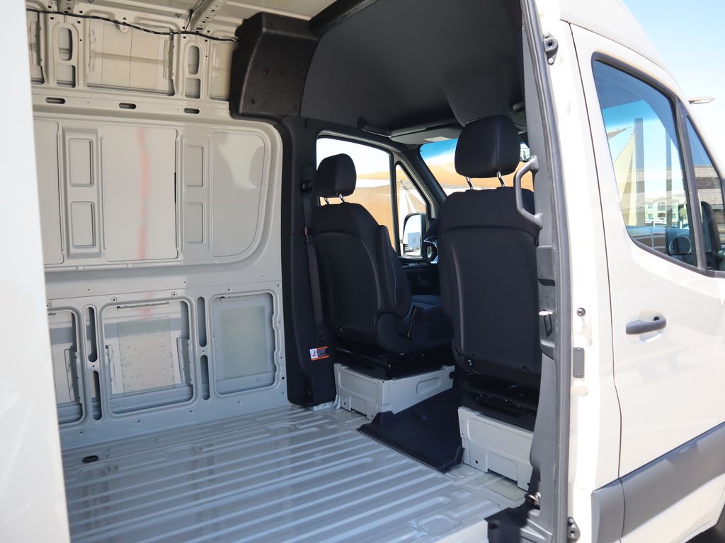 2025 Mercedes-Benz Sprinter 2500 27